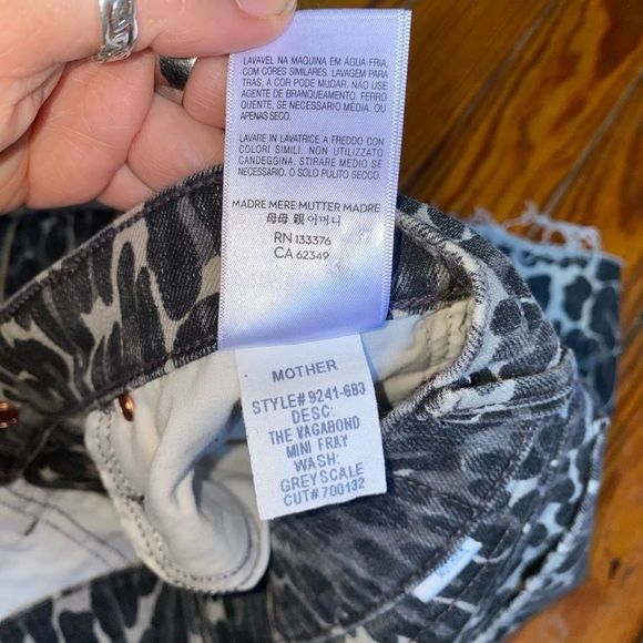Mother Denim "THE VAGABOND MINI FRAY" SKIRT Leopard Jean, Size 27, MSRP $258 - Picture 7 of 12